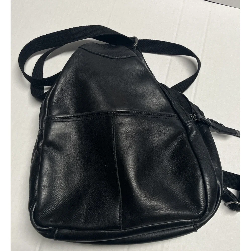 Preowned 100% One Leather Small To Medium Sizd Backpack